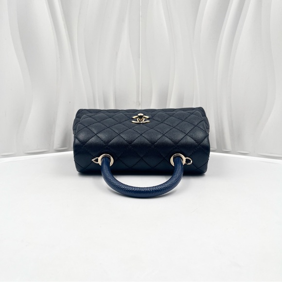 CHANEL Coco Handle Medium Flap Bag Black Caviar Leather - Picture 7 of 15